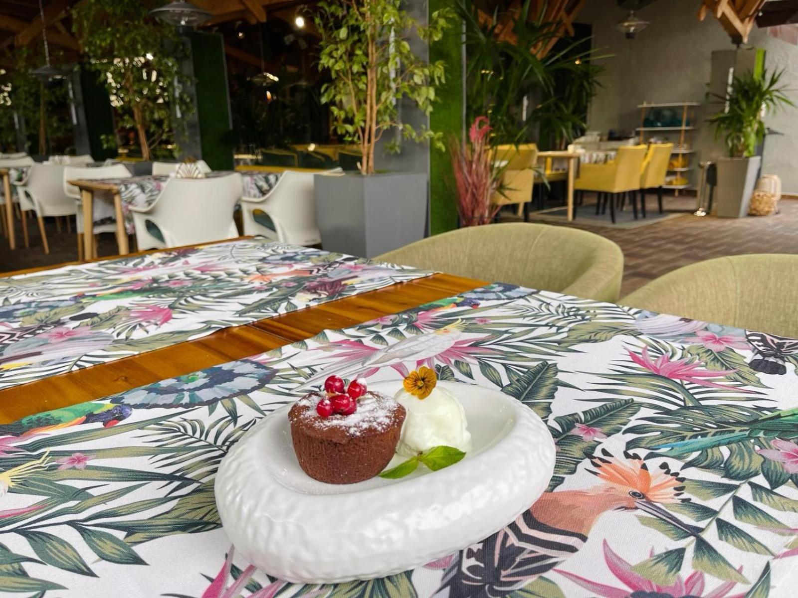 Hotel Brilliant Meses Zalău Εξωτερικό φωτογραφία