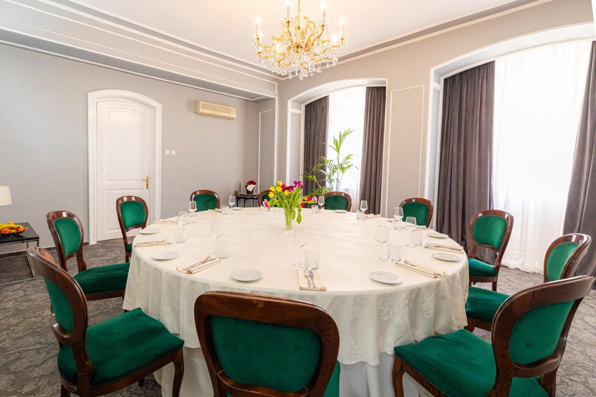 Hotel Brilliant Meses Zalău Εξωτερικό φωτογραφία